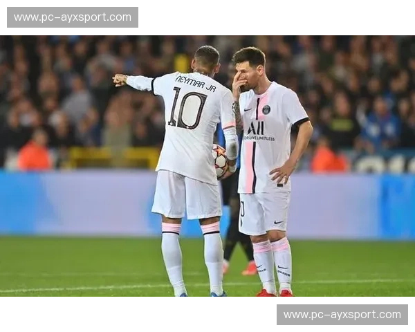 雷恩门将多次神扑化解巴黎攻势,主场球迷呐喊助威 雷恩门将多次神扑化解巴黎攻势,主场球迷呐喊助威